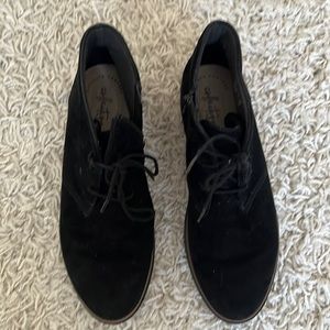 Suede Clark’s size 8.5